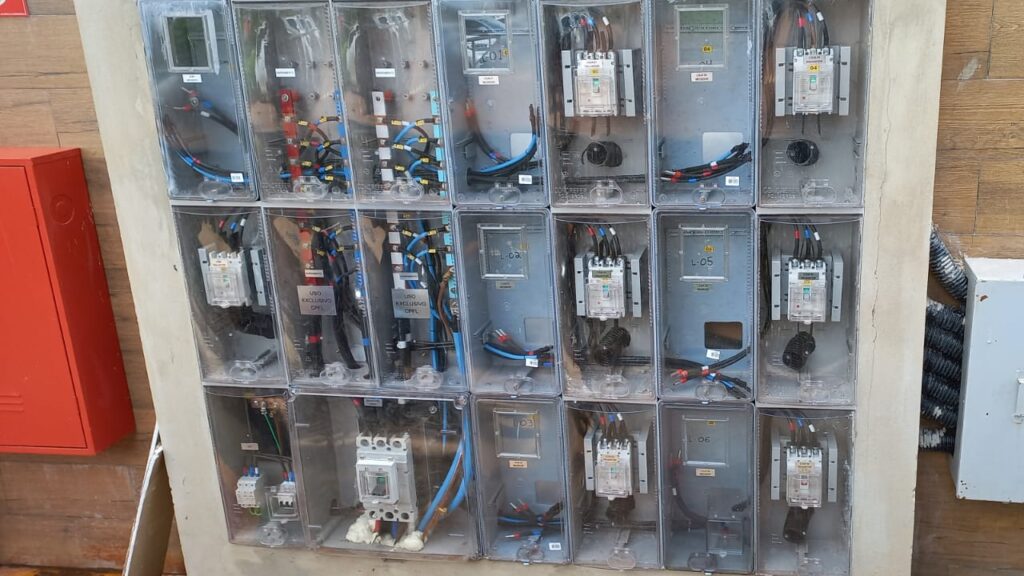 Painel em grande para Medição Coletiva em Redes de Baixa Tensão Elétrica