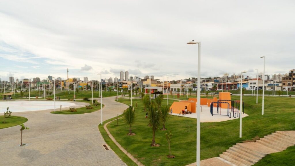 Visão Panorâmica de Iluminação para Loteamentos, com destaque à Rede Aérea.